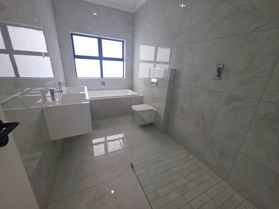 5 Bedroom Property for Sale in Sandown Western Cape